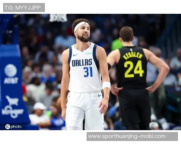 克莱重现昔日风采半场三分表现亮眼单防字母展现防守实力 克莱重现昔日风采半场三分表现亮眼单防字母展现防守实力